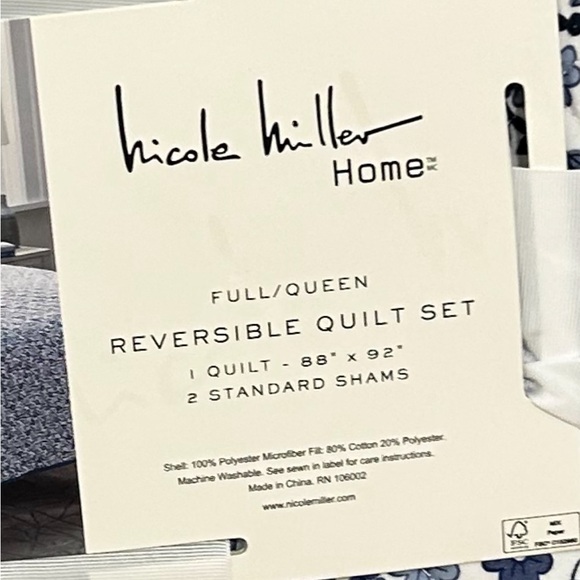 Nicole Miller Full/Queen Reversible Blue and White Floral Quilt Set 88”x92” - Picture 4 of 4